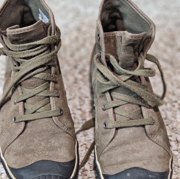 Shors - Picture 1 of 8